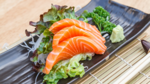 Sashimi på tallerken.